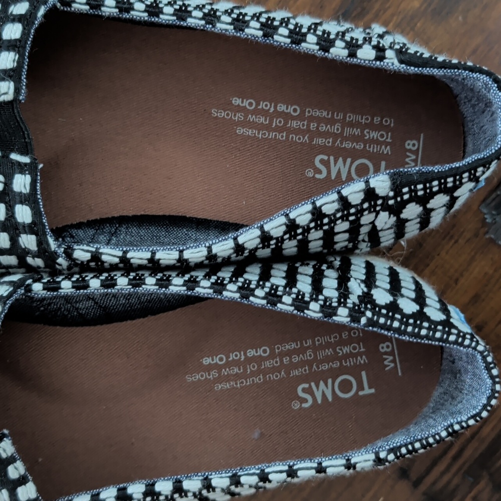 TOMS Rope Detail Black and White Espadrilles Slip On Sneakers Size 8 New - Picture 3 of 10